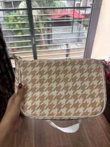Houndstooth Pattern Shoulder Bag