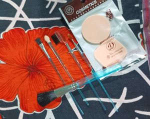 Brush &amp; Powder Puff