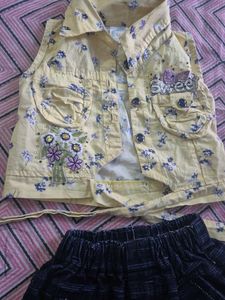 Cute Yellow Floral Vest &amp; Dark Pants Set