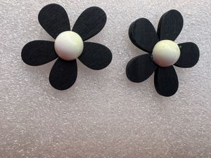 Black Flower Daisy Earrings