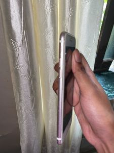 iPhone 7, rose gold.