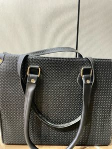 Chic Textured Black Handbag