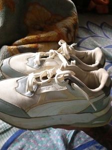 Sports Shoes