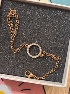 Elegant Gold Chain Bracelet with Circle Charm