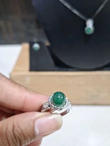 Elegant Emerald Jewelry Set