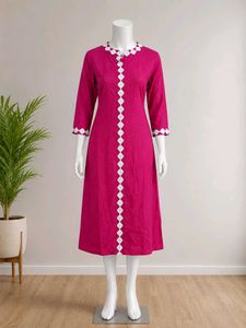 Elegant Pink Kurta with White Floral Embellishment