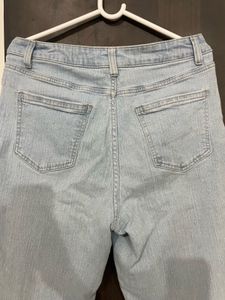 Light Wash Cropped Jeans | waist 32-33in