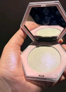 fenty beauty diamond bomb highlighter