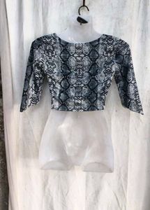 Stylish Snake Print Crop Top