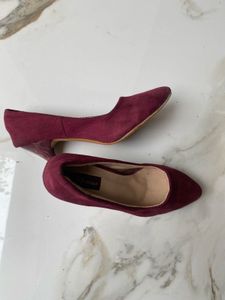 Chic Burgundy Suede Pumps
