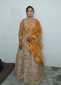 like new good condition lehanga chuni with choli