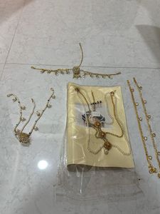 Elegant Pearl &amp; Stone Maang Tikka
