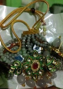 Necklace choker with pretty earings chiq set