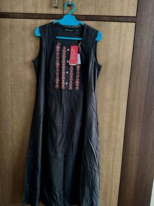 Elegant Black Embroidered Kurta