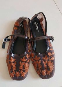 Chic Embroidered Mesh Ballet Flats