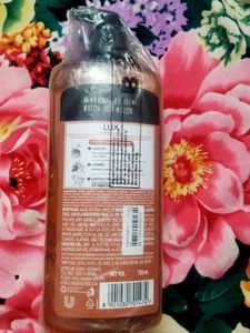 Lux Luxurious Sandalwood Body Wash