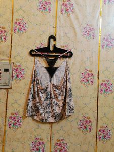 🇳🇿💫🎀Floral Cami Top with Lace Detail