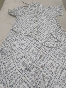 Elegant White &amp; Black Printed Kurta