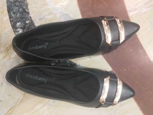 Chic Black Pointed Toe Flats with Buckle Accent