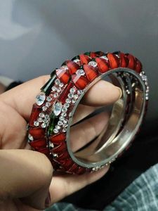 Red & green Embellished Bangle Set