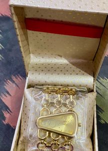 Elegant Gold Tone Chain Watch