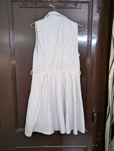 FOREVER 21 Sleeveless Striped Shirt Dress