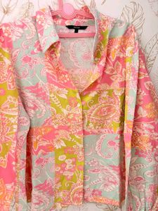 Vero Moda's Vibrant Floral Print Button-Up Shirt