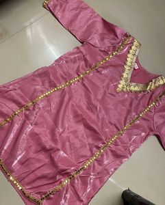 Elegant Pink Kurta with Gold Embellishments