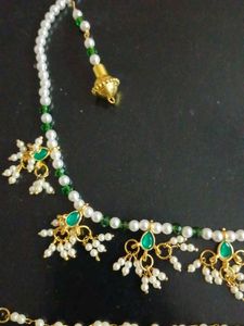 Elegant Pearl and Emerald Necklace Set