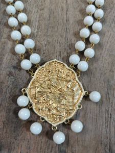 Vintage Elegant White Bead Necklace with Gold Pend