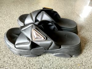 Sliders Women