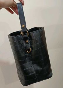 Elegant Croc pattern crossbody/ sling bag