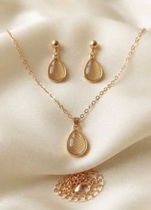 Elegant Tear Drop Necklace &amp; Earrings Set