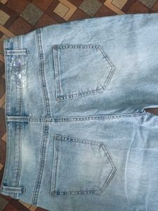 ⚡ ⚡ Flash Sale ⚡ ⚡ B: Distressed Jeans