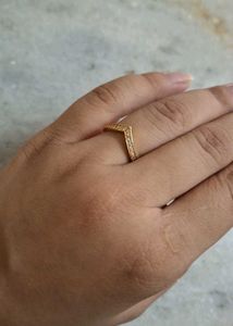 Chic V-Shape Ring with Sparkle