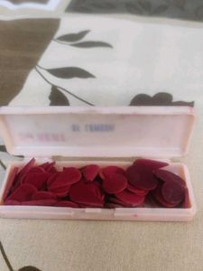 Red Marun Tikkas (bindi)