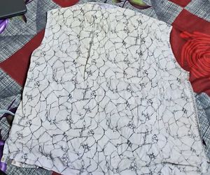 Sleeveless Printed Shirt