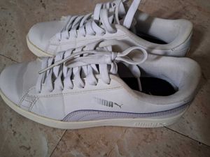 white puma sneakers