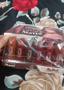 Luxury Lip Gloss Set.... 200 + lipsticks ... .. 6