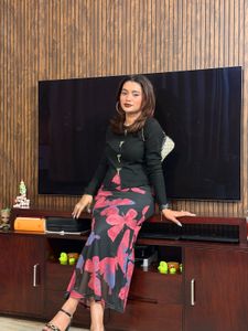 Stylish Black Cropped Cardigan Top
