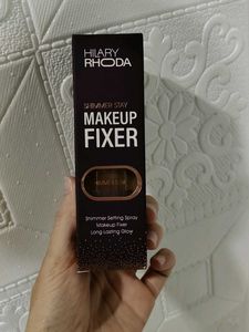 Hilary Rhoda Shimmer Stay Makeup Fixer