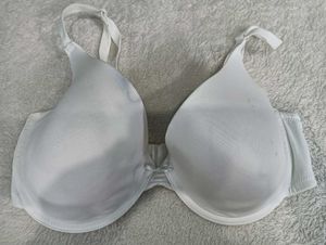 Classic🇦🇮 White pedded 🇲🇾 Bra