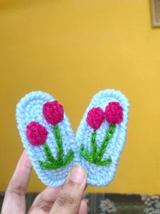 Crocheted tulip hair clips