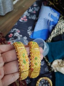 Gold Plated Bangles with lac fill inside