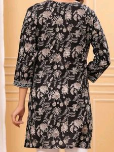 Elegant Black &amp; White Embroidered Kurta XL