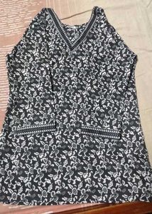 Elegant Black &amp; White Printed Kurta Top