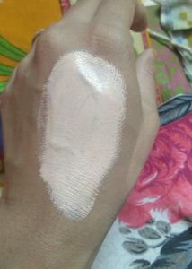 Not Me Long Wearing High Pigments Foundation