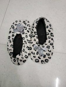 Cozy Leopard Print Slippers
