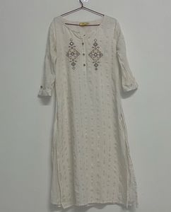Elegant Embroidered Kurta🤍