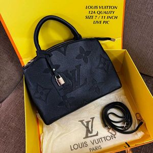 Louis Vuitton Petit Palais handbag in black Monogr